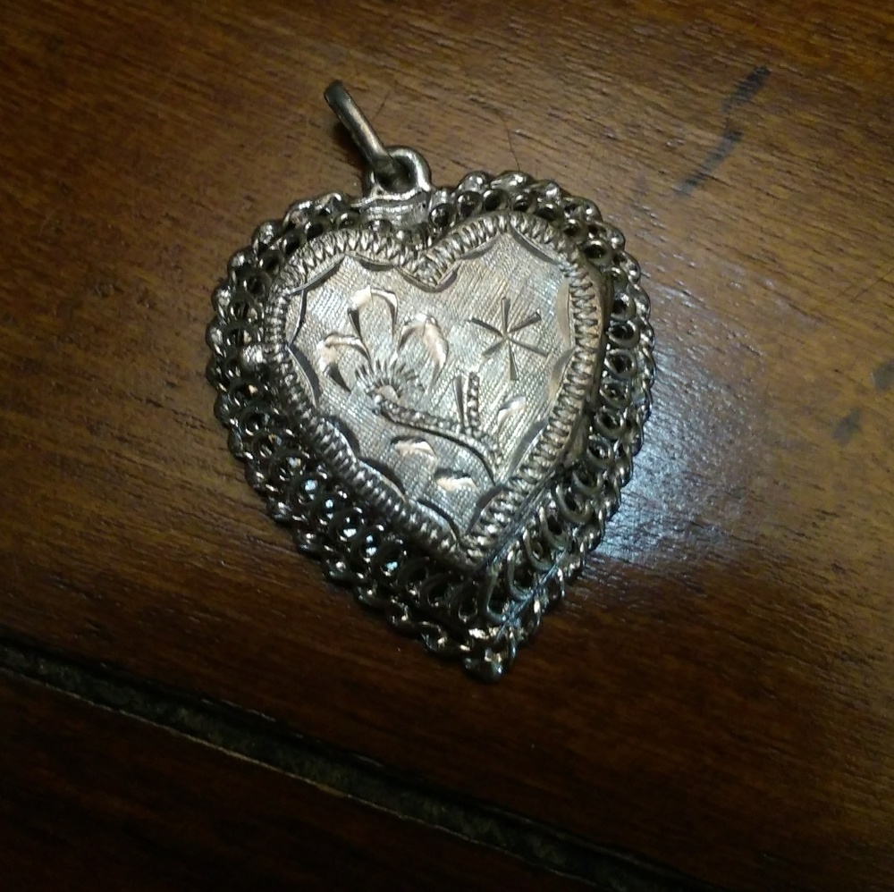 Beautiful silver pendant.